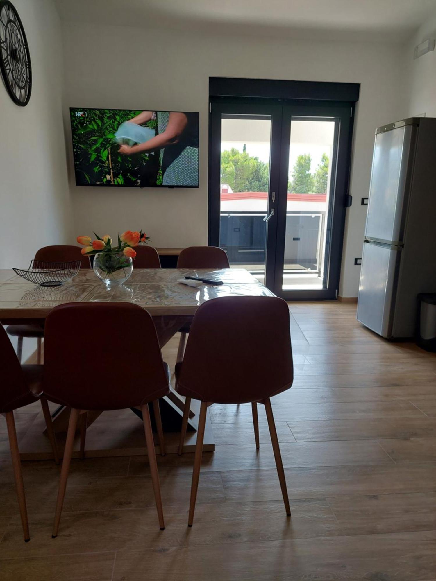 Apartmani Karla Paklenica Стариград-Паклениця Екстер'єр фото