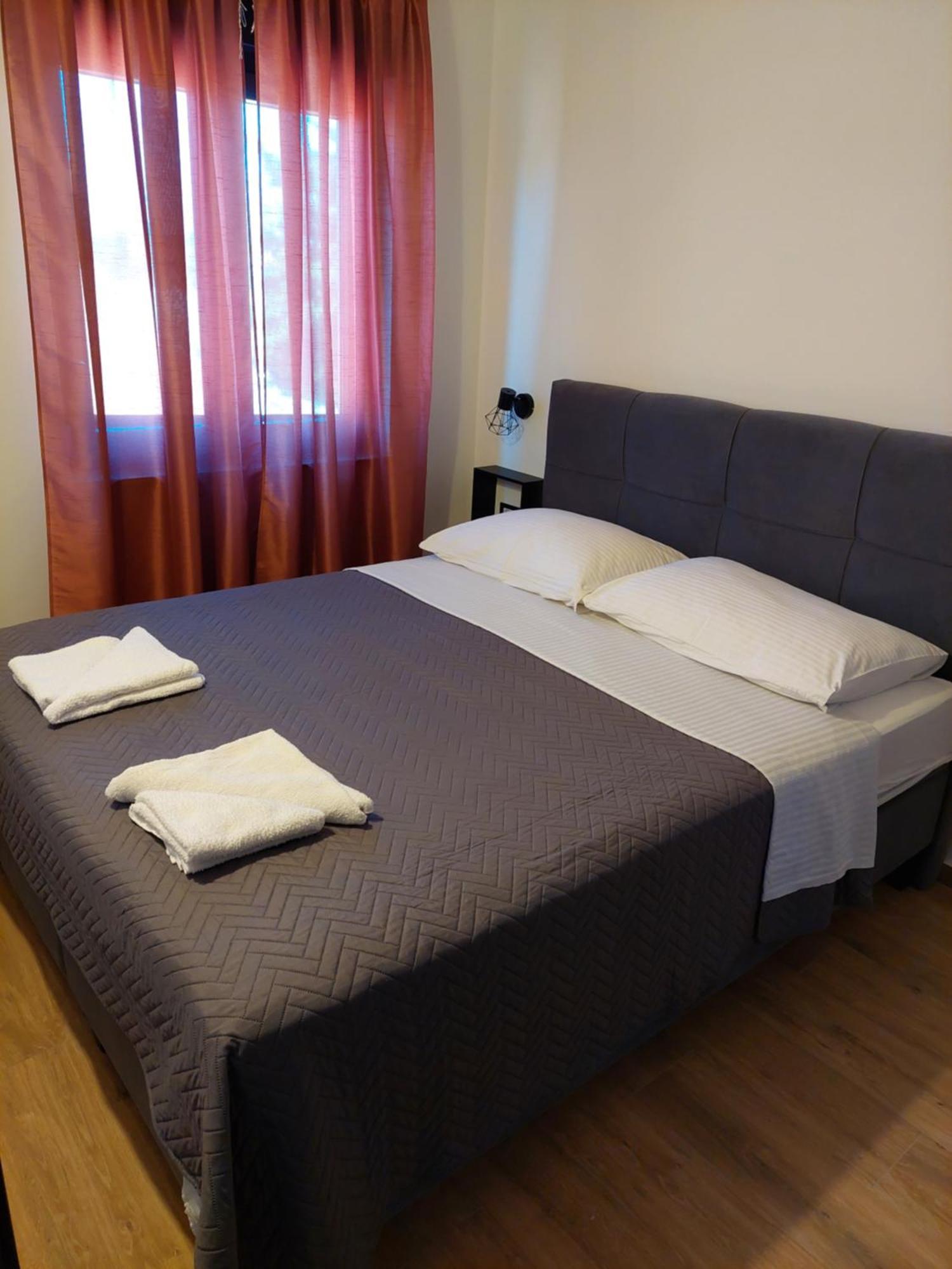 Apartmani Karla Paklenica Стариград-Паклениця Екстер'єр фото